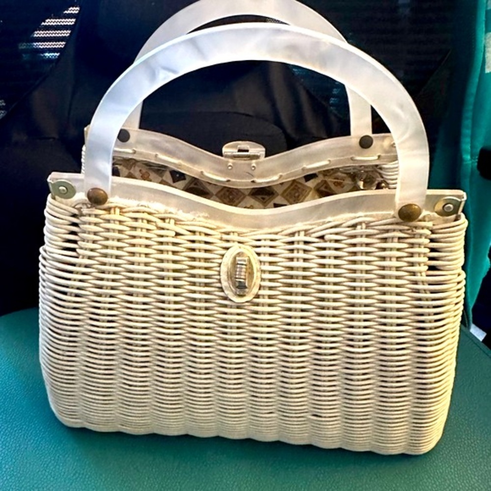 Antique Simon handbag. Ernest Blum styled made in Hong Kong . Original detail